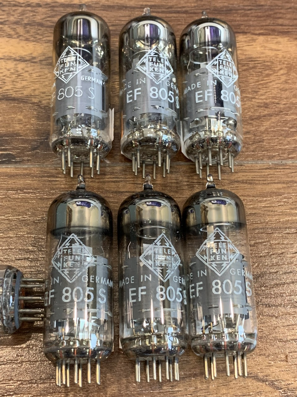 Bóng đèn EF805S – Telefunken (Lô gô <> đáy bóng)