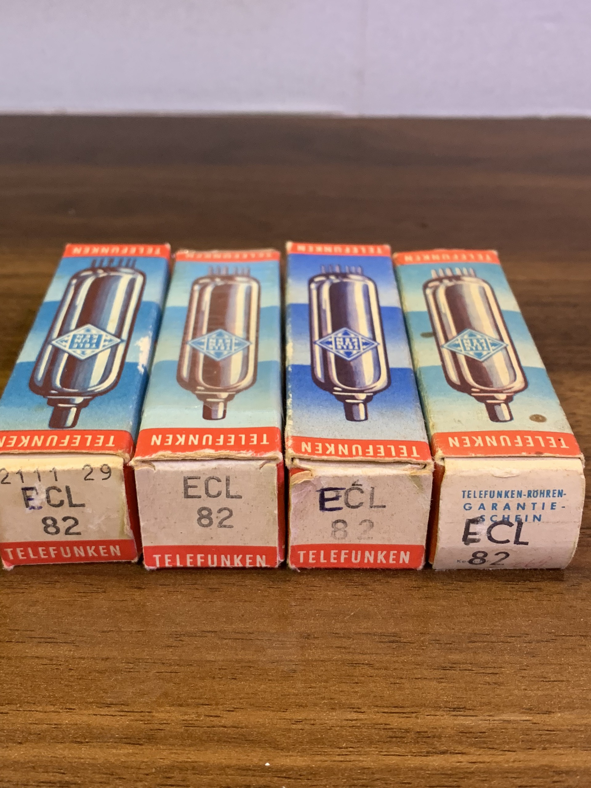 Bóng đèn ECL82/ 6BM8 Telefunken – Lô gô <> đáy