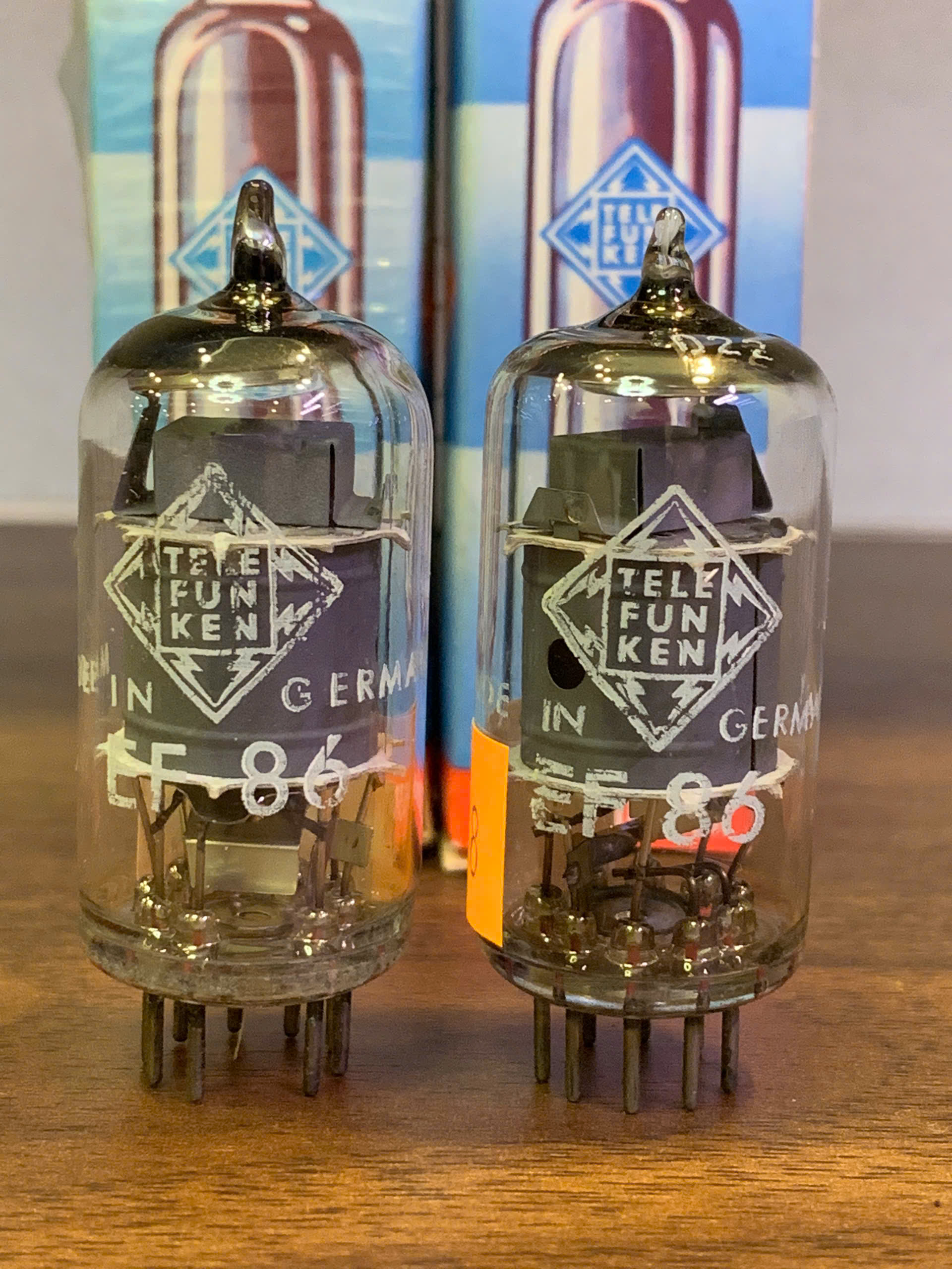 Bóng đèn EF86/6267/Z729 – Telefunken NOS NIB– Lô gô <> đáy