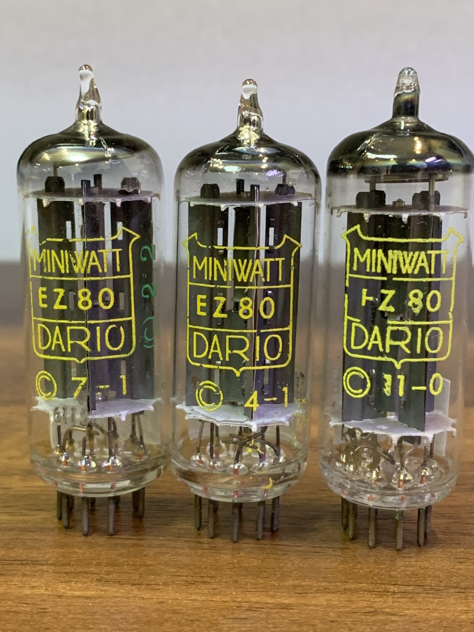 Bóng đèn nắn EZ80/ 6V4 Miniwat chữ vàng – Made in Pháp