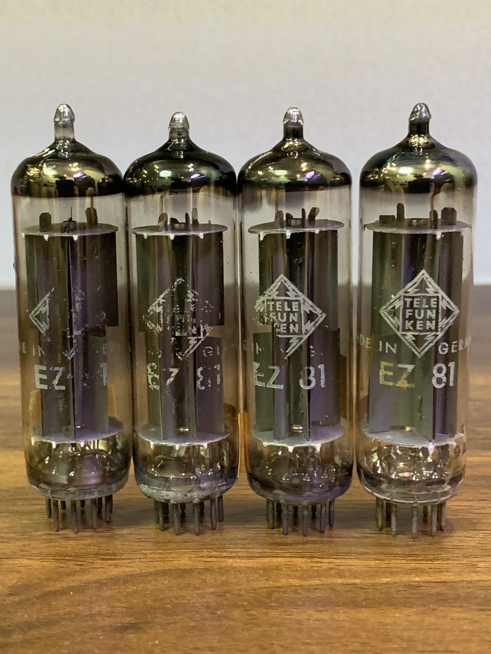 Bóng đèn nắn EZ81/ 6CA4 – Mullard (nhãn Telefunken)